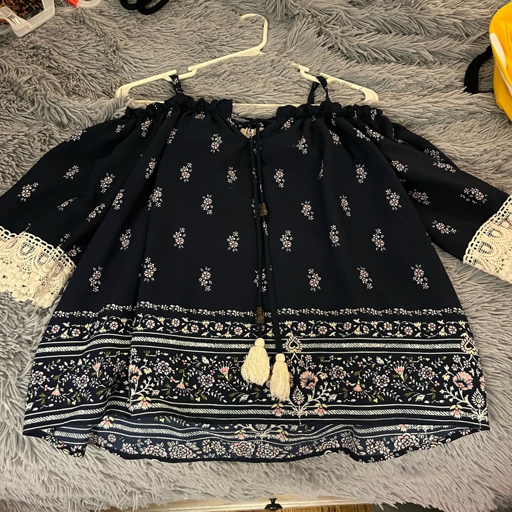 Altar’d State shirt super cute